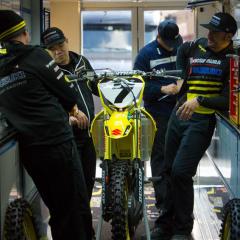  Джеймс Стюарт и Yoshimura Suzuki (видео).