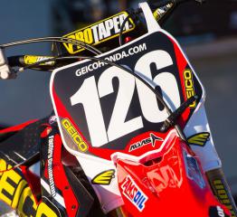 Мотоцикл Джордана Смита - команда Geico Honda.