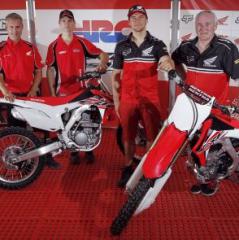 Бобрышев и Гайсер представили новые Honda 2015 года (+фото).
